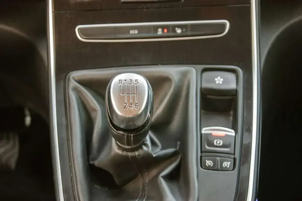 Usado Renault Scenic E-Tech LIMITED 139 CV (102 kW) 2018 Blanco Monovolumen