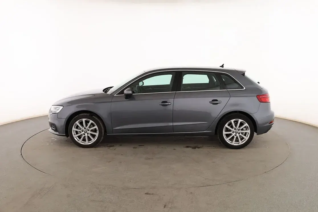 Usado Audi A3 Sportback Design 116 CV (85 kW) 2019 Gris Utilitario