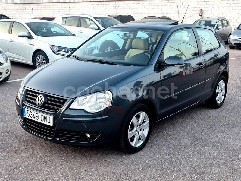 Gris / plata Usado 2006 VW Polo Advance Berlina | 5000 € (Precio justo) - Imagen 1/4