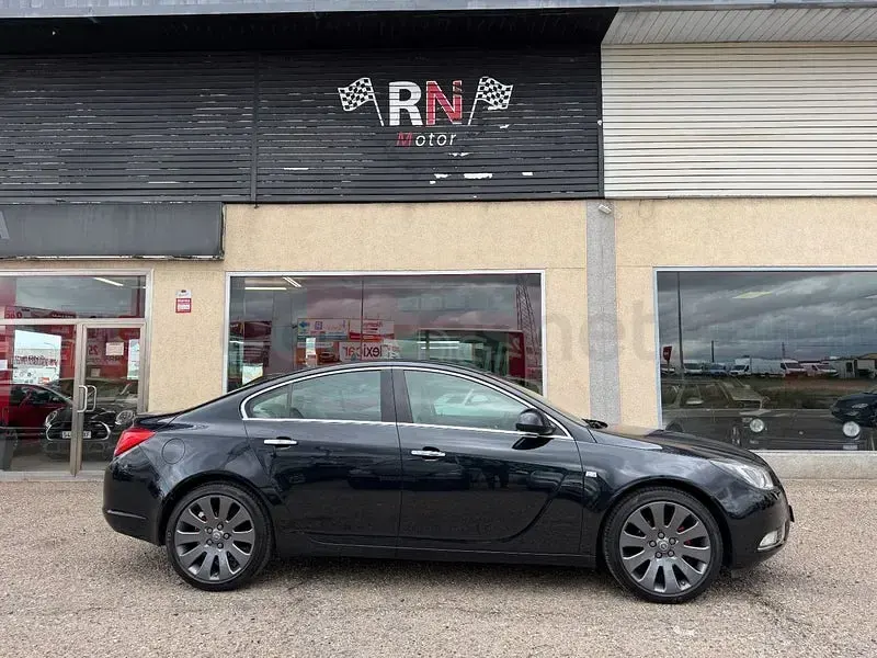 Usado Opel Insignia Cosmo 160 CV (117 kW) 2011 Negro Berlina