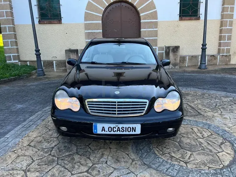 Usado Mercedes C200 Classic 116 CV (85 kW) 2001 Negro Berlina