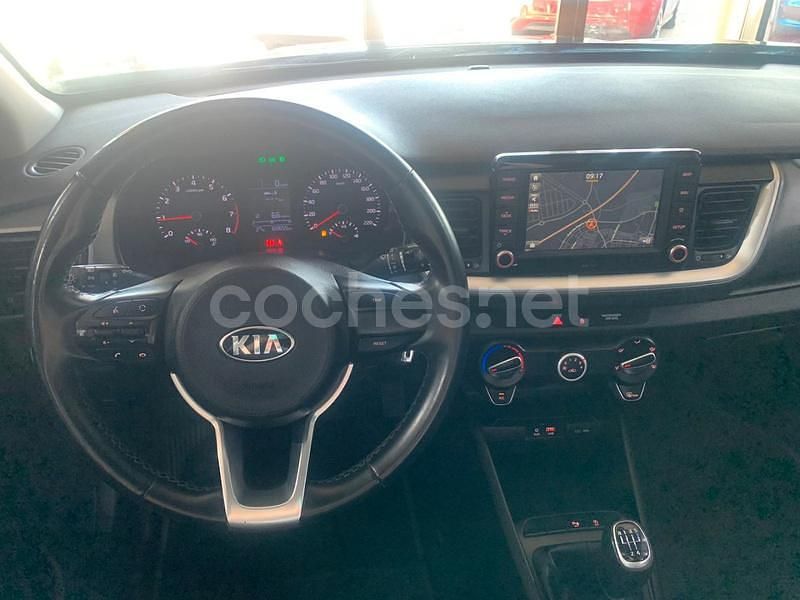 Usado Kia Stonic 100 CV (73 kW) 2020 Gris / plata SUV