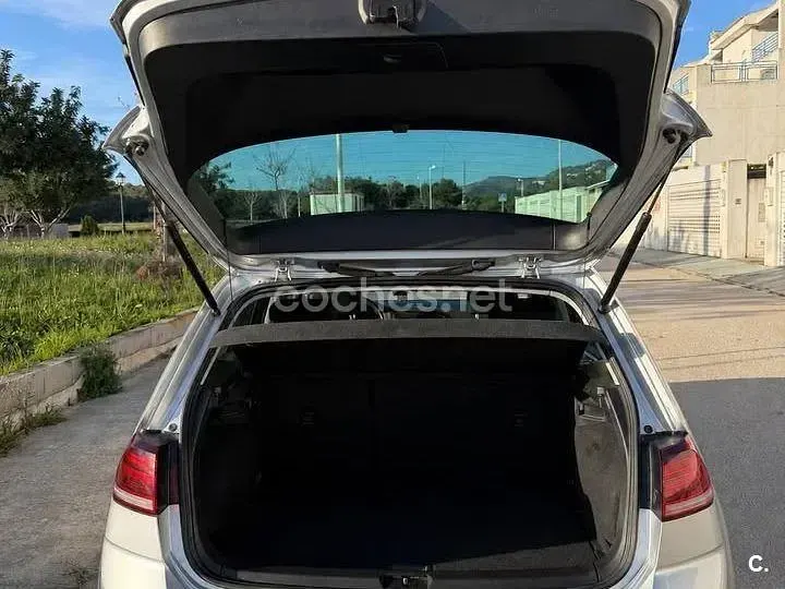 Usado VW Golf VII Advance 115 CV (84 kW) 2019 Blanco Familiar