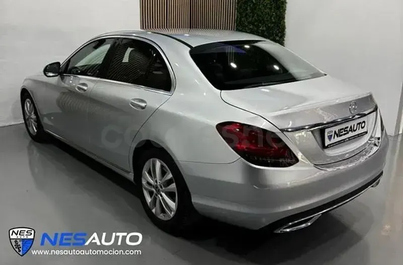 Usado Mercedes C180 156 CV (114 kW) 2018 Gris / plata Berlina