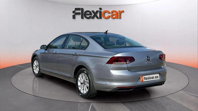 Usado VW Passat Business 122 CV (89 kW) 2020 Gris Berlina