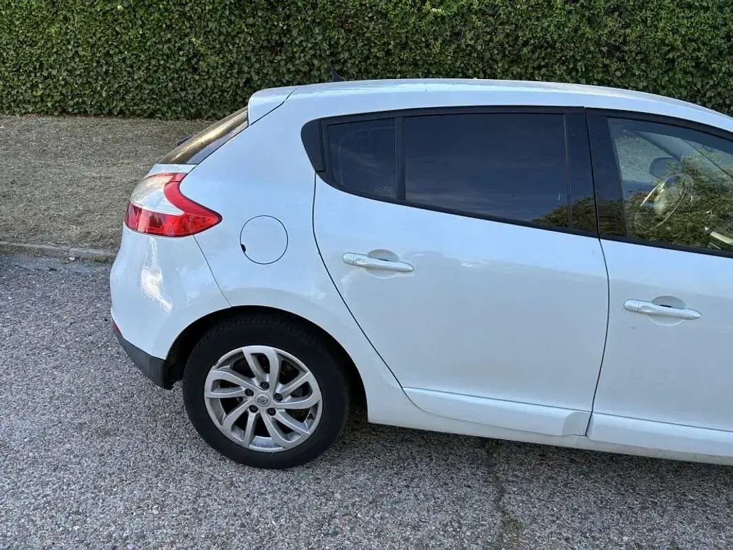 Usado Renault Mégane Dynamique 116 CV (85 kW) 2013 Blanco Utilitario