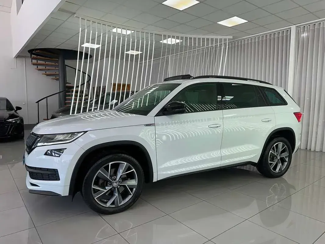 Usado Skoda Kodiaq SportLine 150 CV (110 kW) 2020 Blanco SUV