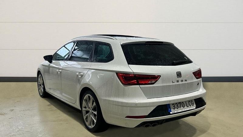 Usado Seat Leon FR 190 CV (139 kW) 2019 Blanco Familiar