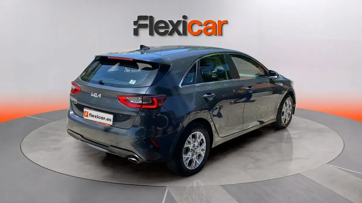 Usado Kia Ceed 136 CV (100 kW) 2023 Gris Utilitario