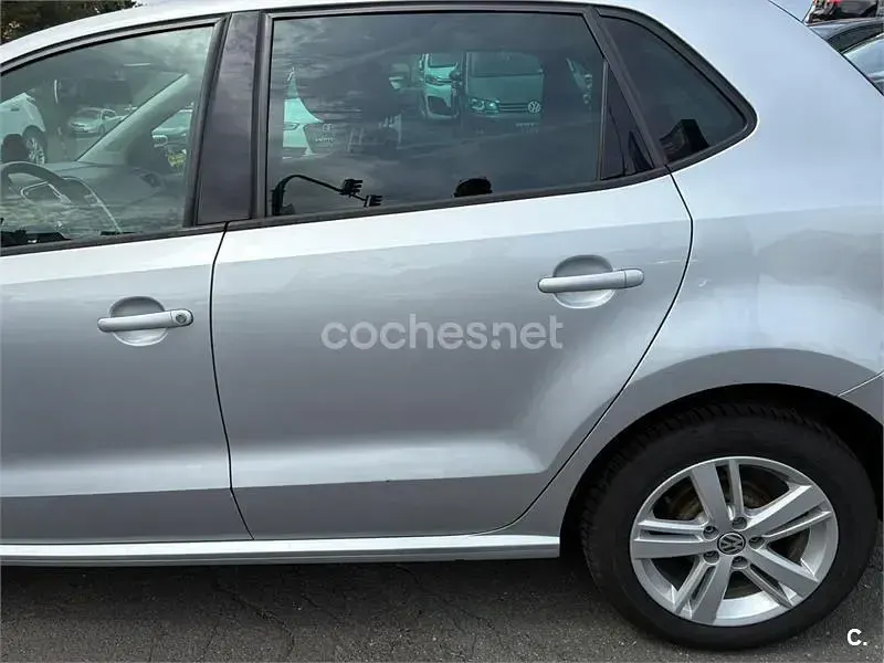 Usado VW Polo Advance 60 CV (44 kW) 2012 Gris / plata Utilitario