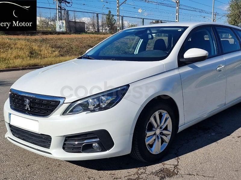 Usado Peugeot 308 SW Active 100 CV (73 kW) 2018 Blanco Familiar