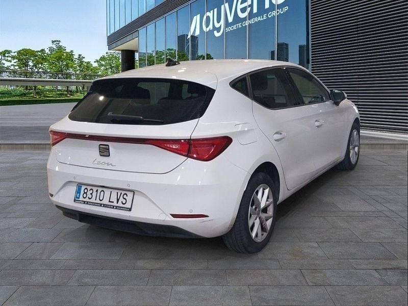 Usado Seat Leon Style 115 CV (84 kW) 2021 Blanco