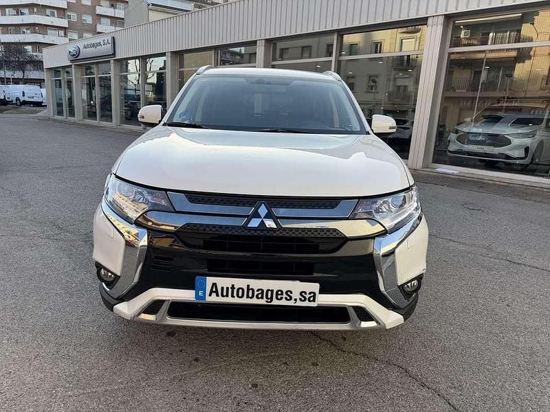 Usado Mitsubishi Outlander P-HEV Motion 224 CV (164 kW) 2020 Blanco SUV