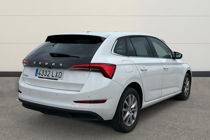 Usado Skoda Scala 95 CV (69 kW) 2022 Blanco Utilitario