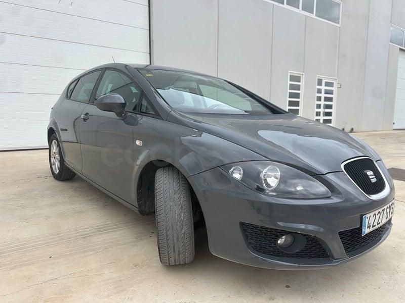 Usado Seat Leon Reference 105 CV (77 kW) 2010 Gris / plata Utilitario