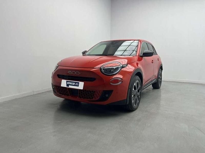 Naranja Nuevo 2025 Fiat 600E La Prima SUV | 23.730 € (Precio justo) - Imagen 1/4