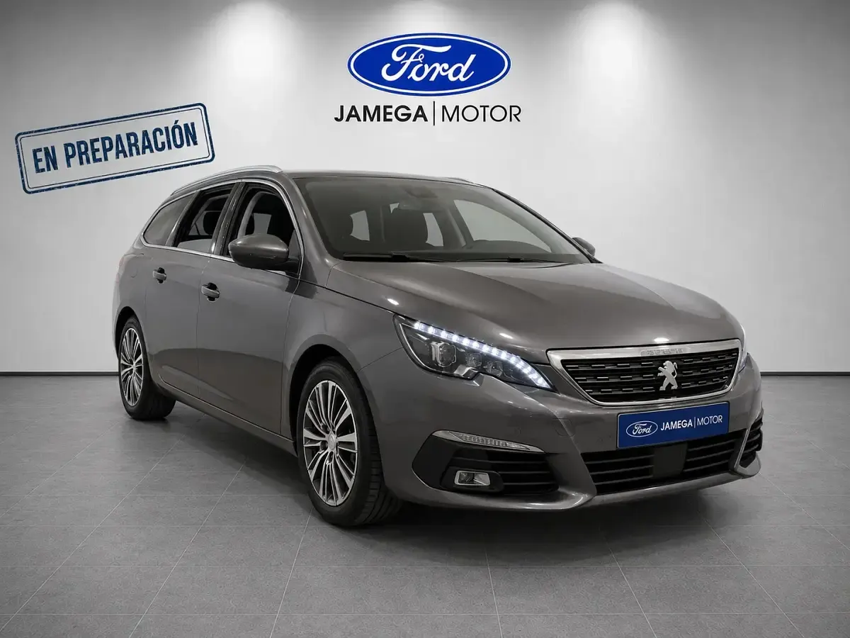 Usado Peugeot 308 SW Allure 130 CV (95 kW) 2021 Gris Familiar
