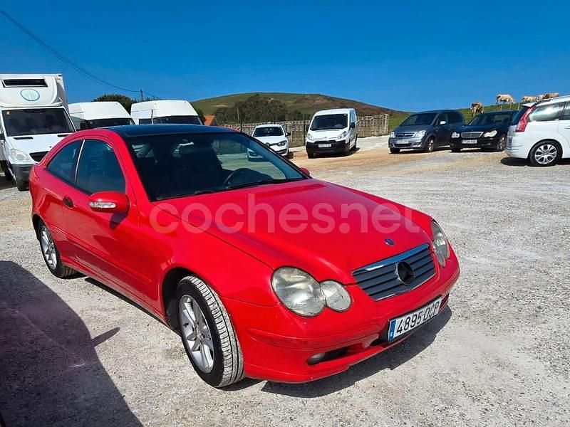 Usado Mercedes C220 Classic 150 CV (110 kW) 2004 Rojo Berlina
