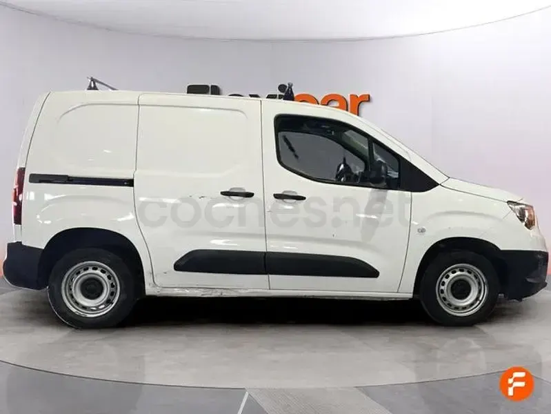 Usado Opel Combo Life Edition 102 CV (75 kW) 2022 Blanco Monovolumen