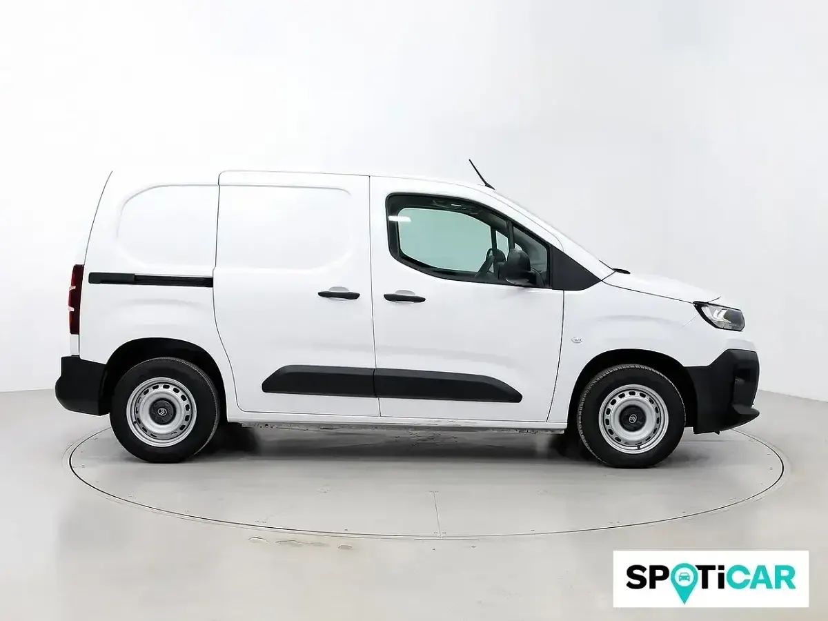 Usado Citroën Berlingo 102 CV (75 kW) 2024 Blanco Monovolumen