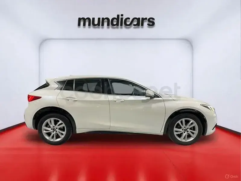 Usado Infiniti Q30 Premium 156 CV (114 kW) 2016 Blanco Berlina
