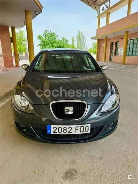 Usado Seat Leon Sport 105 CV (77 kW) 2006 Azul Utilitario
