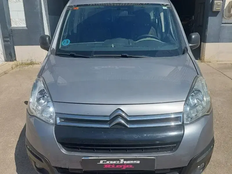 Usado Citroën Berlingo Feel 100 CV (73 kW) 2016 Gris / plata Monovolumen