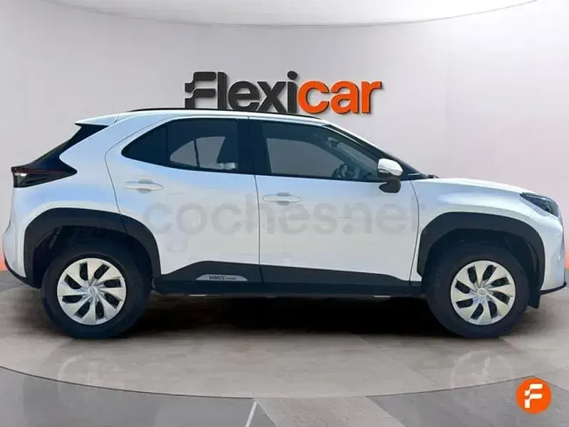 Usado Toyota Yaris Cross Active 130 CV (95 kW) 2026 Blanco SUV