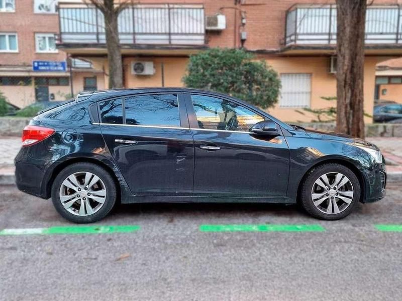 Usado Chevrolet Cruze LTZ 163 CV (119 kW) 2013 Negro Utilitario