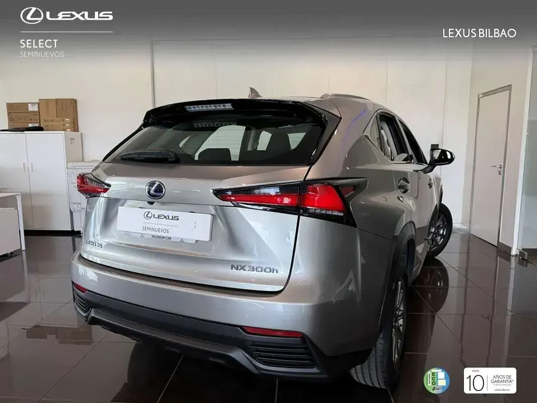Usado Lexus NX300h Business Edition 197 CV (144 kW) 2019 Plateado SUV