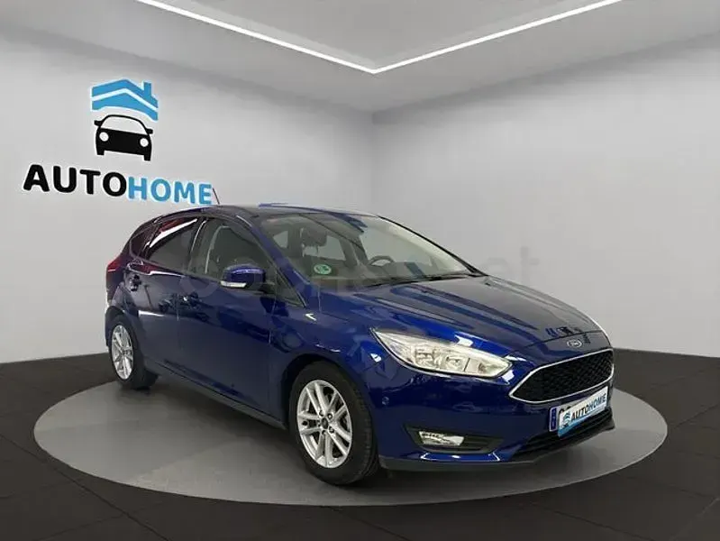 Usado Ford Focus Trend 125 CV (91 kW) 2017 Azul Berlina