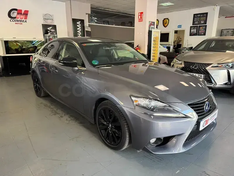 Usado Lexus IS300h Executive Line 223 CV (164 kW) 2014 Gris / plata Berlina