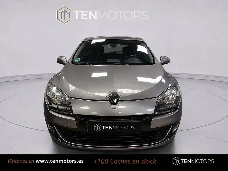 Usado Renault Mégane Life 115 CV (84 kW) 2013 Gris / plata Berlina