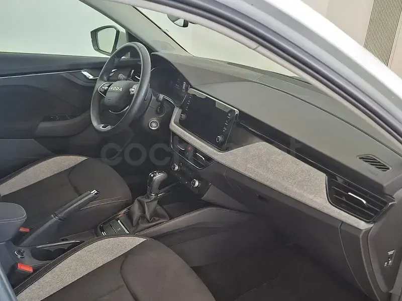 Usado Skoda Scala Selection 115 CV (84 kW) 2025 Blanco Utilitario