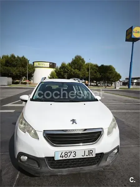 Usado Peugeot 2008 Active 110 CV (80 kW) 2015 Blanco SUV