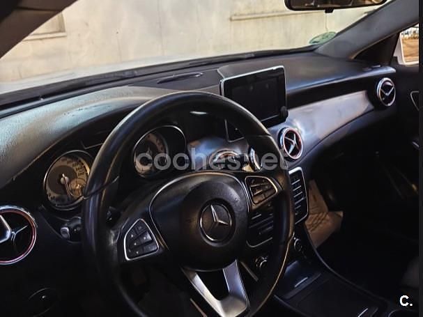 Usado Mercedes GLA180 122 CV (89 kW) 2016 Blanco SUV