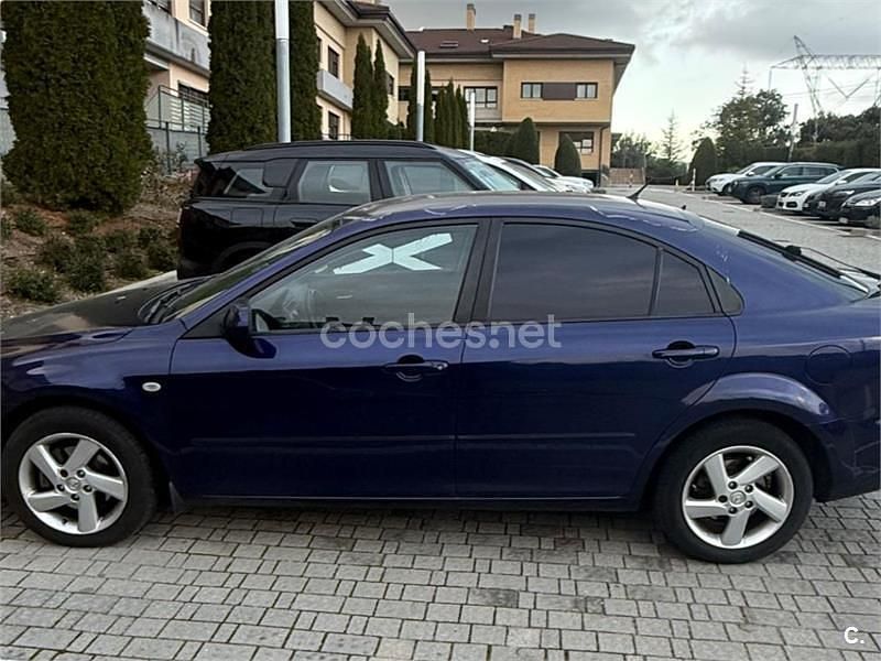Usado Mazda 6 Active 121 CV (88 kW) 2004 Azul Berlina
