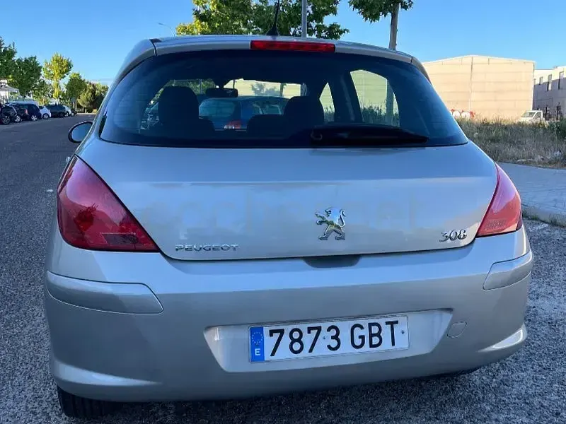 Usado Peugeot 308 120 CV (88 kW) 2008 Gris / plata Berlina
