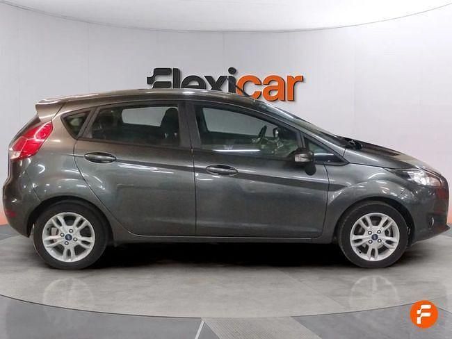 Usado Ford Fiesta Trend 85 CV (62 kW) 2017 Gris