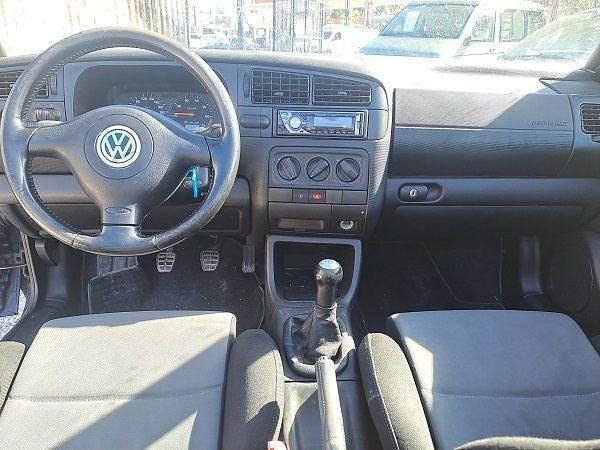 Usado VW Golf IV 115 CV (84 kW) 2002 Azul Descapotable