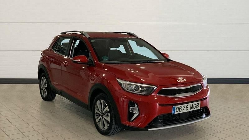 Rojo Usado 2023 Kia Stonic SUV | 18.200 € (Un poco caro) - Imagen 1/1