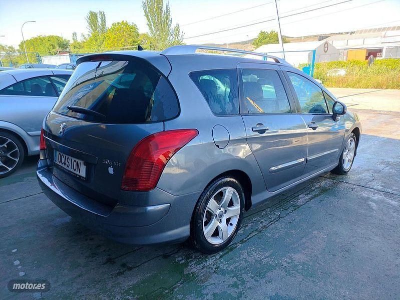 Usado Peugeot 308 SW 2011 Gris Familiar