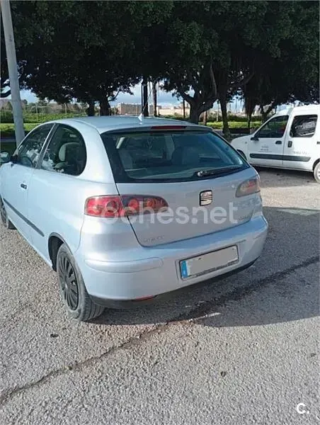 Usado Seat Ibiza Sport 75 CV (55 kW) 2003 Gris / plata Utilitario