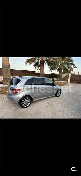 Usado Mercedes B200 140 CV (102 kW) 2007 Gris / plata Monovolumen