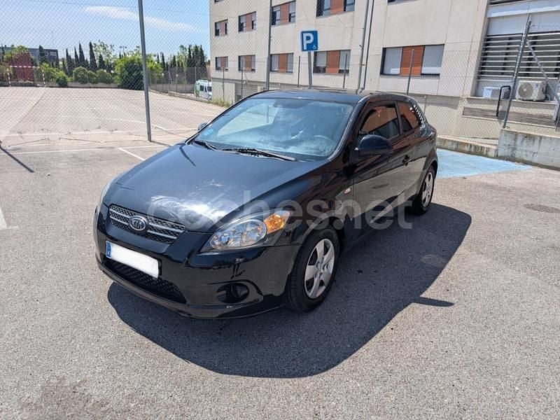 Negro Usado 2010 Kia ProCeed Utilitario | 4499 € (Precio justo) - Imagen 1/4