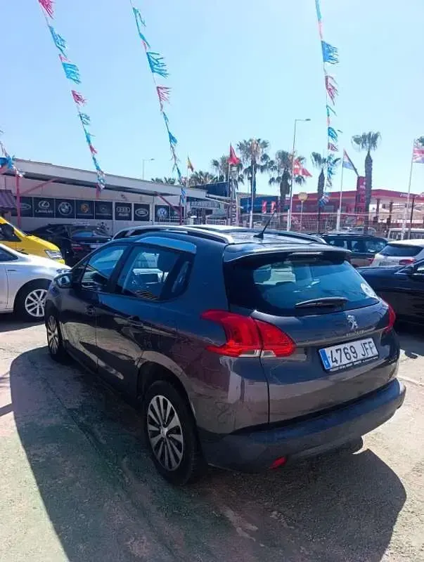 Usado Peugeot 2008 Active 92 CV (67 kW) 2015 Gris SUV