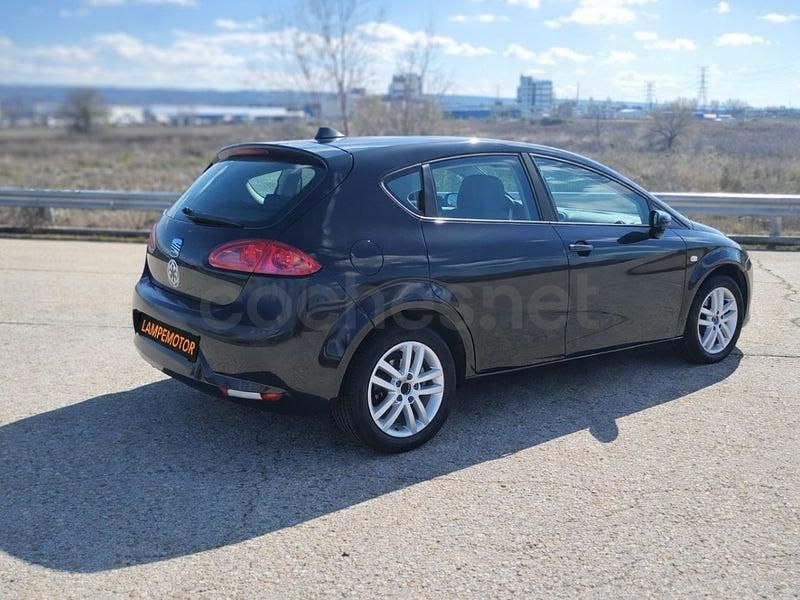 Usado Seat Leon Stylance 105 CV (77 kW) 2007 Negro Utilitario
