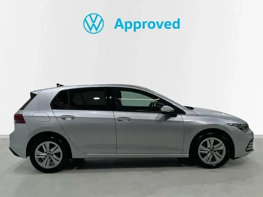Usado VW Golf VIII Life 115 CV (84 kW) 2024 Gris Berlina