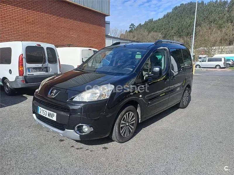 Usado Peugeot Partner Tepee Active 112 CV (82 kW) 2011 Negro Monovolumen
