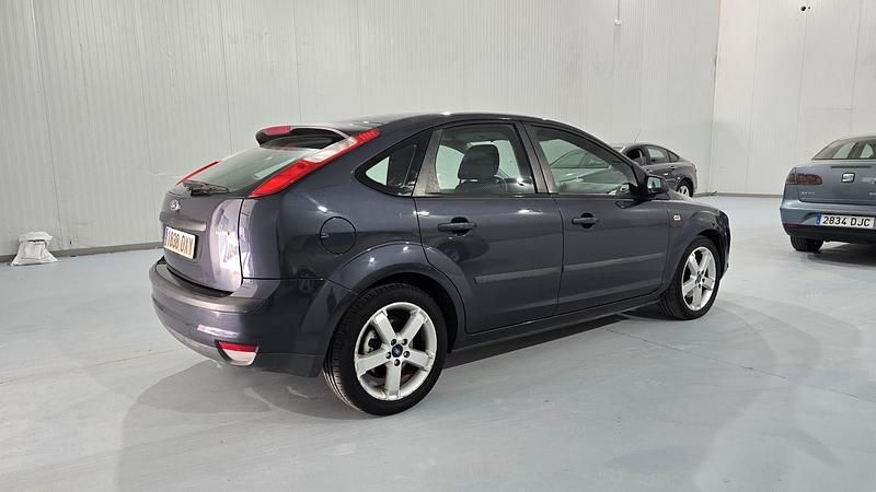 Usado Ford Focus Trend 115 CV (84 kW) 2006 Negro Berlina